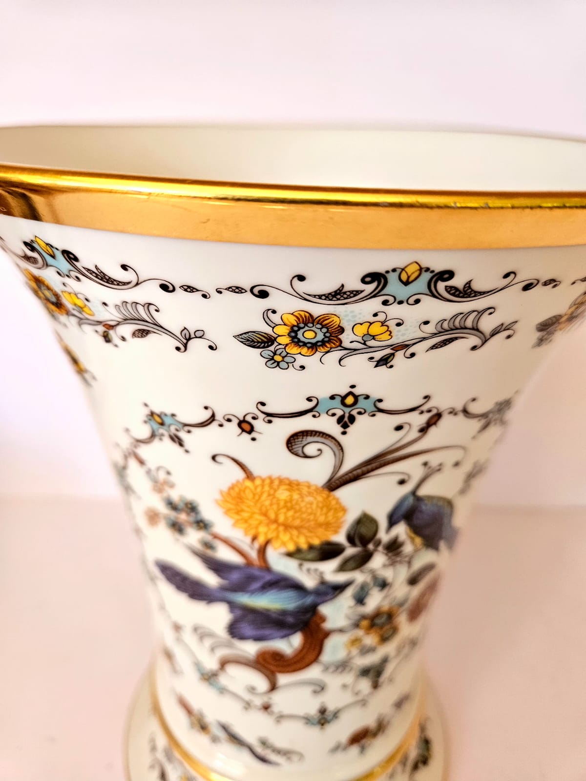 Vase Royal Porzellan Bavaria KPM, finition artisanale, bord doré, orné de faisans et de fleurs