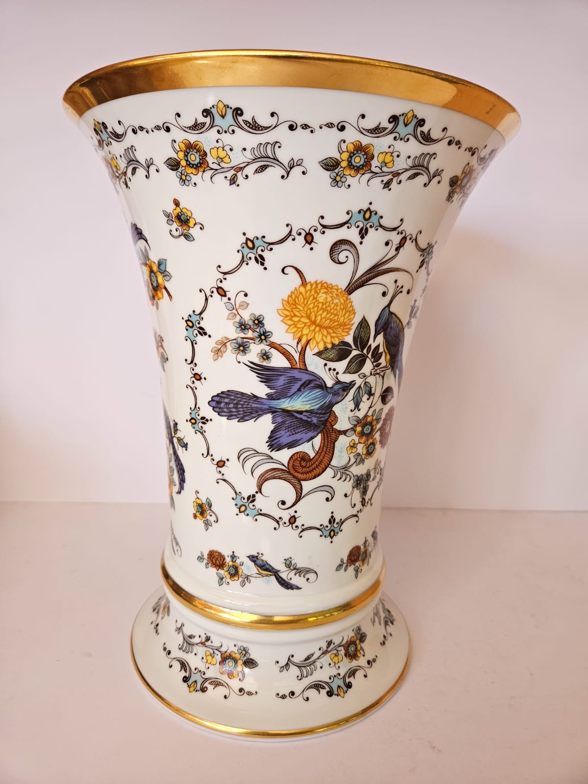 Vase Royal Porzellan Bavaria KPM, finition artisanale, bord doré, orné de faisans et de fleurs
