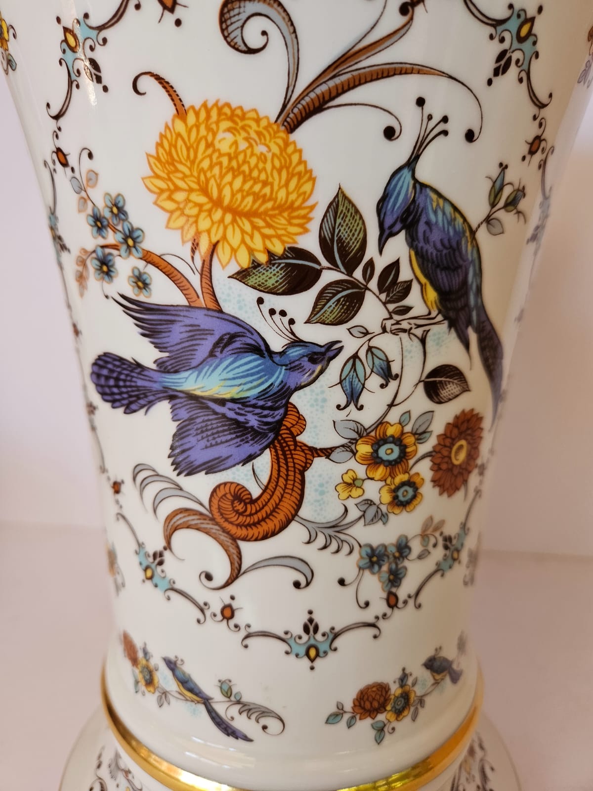 Vase Royal Porzellan Bavaria KPM, finition artisanale, bord doré, orné de faisans et de fleurs
