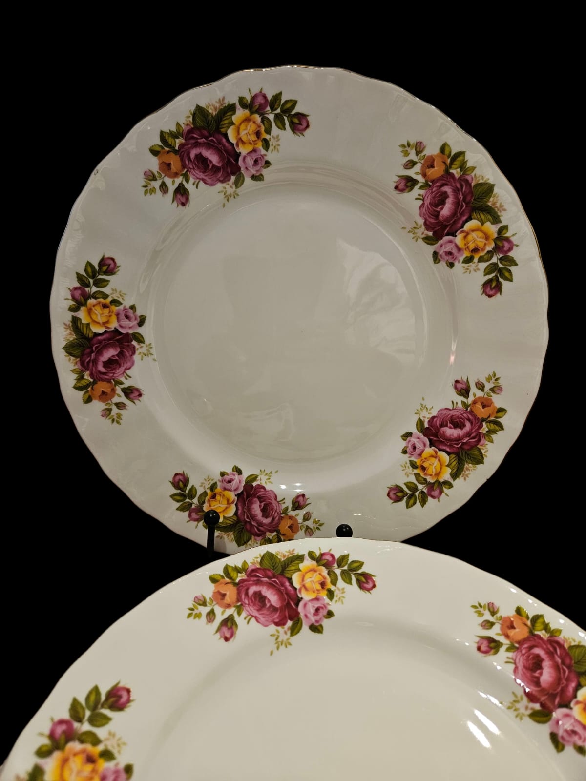 Lu Pad Fine Bone China "Cottage Rose" of Taiwan 19 Pieces part dinner set