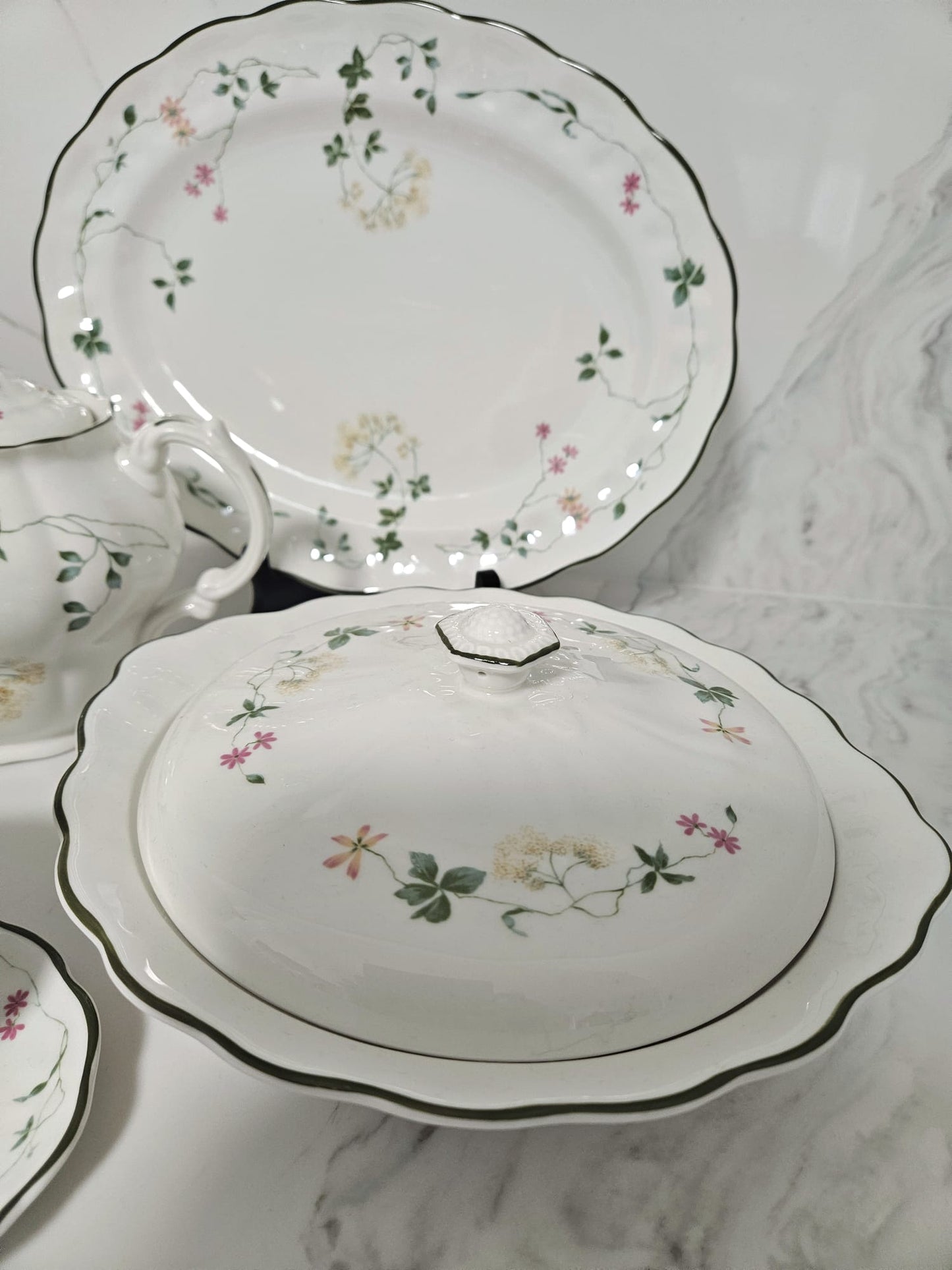 Royal Doulton Majestic Collection "Southdown" part dinner set 13 pieces