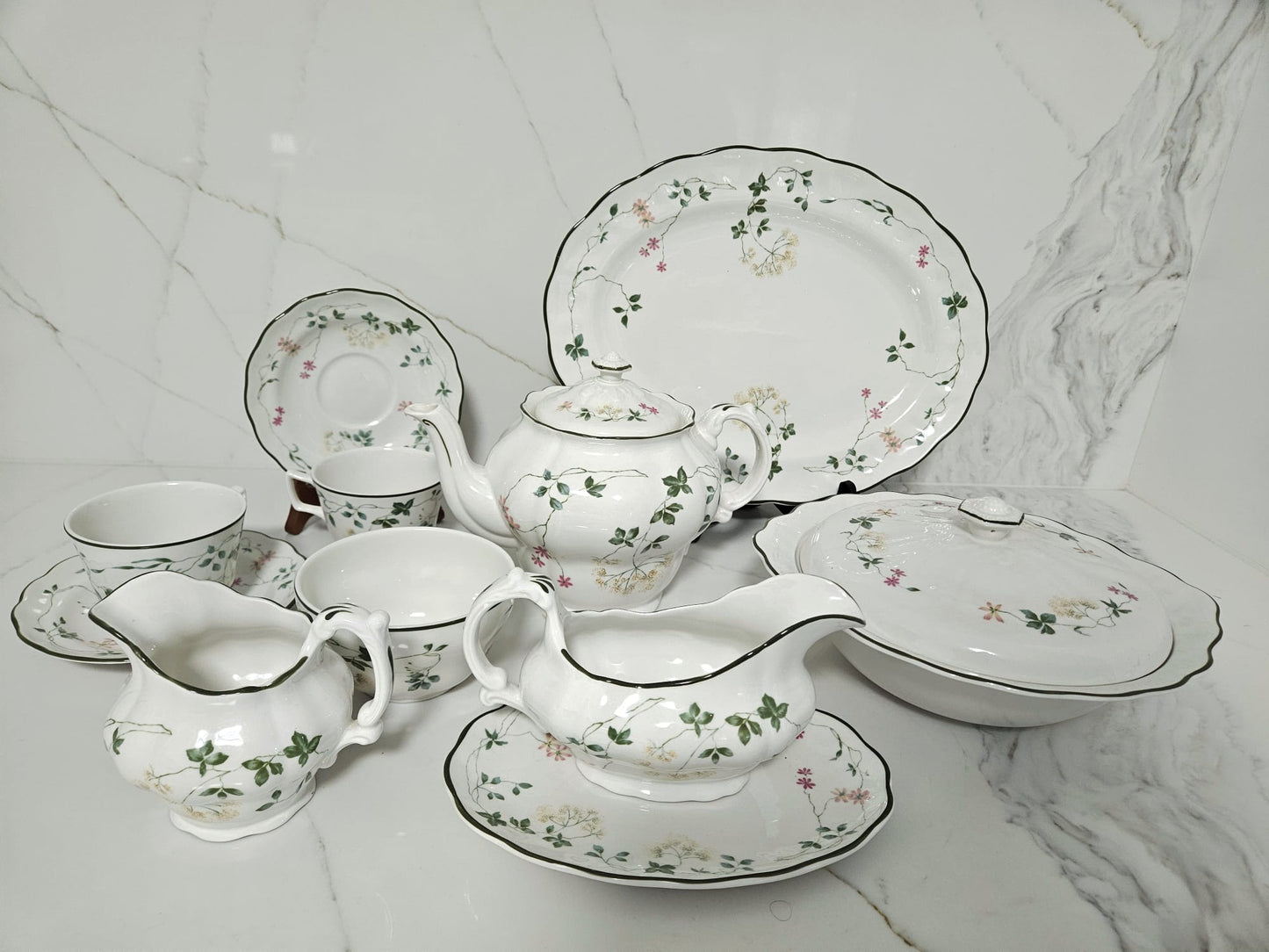 Royal Doulton Majestic Collection "Southdown" part dinner set 13 pieces