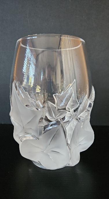 Lalique "HEDERA" clear and frosted glass with moulded Ivy leaf design