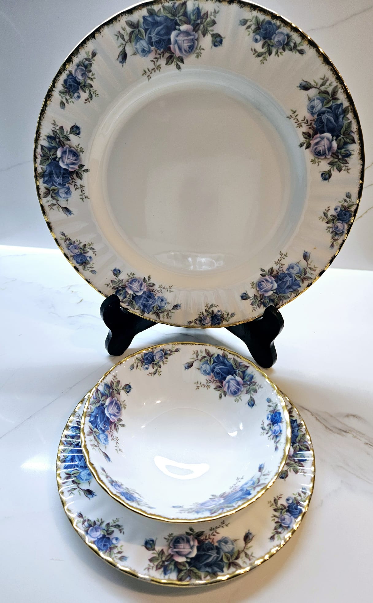 Set of 12 Royal Albert Moonlight Rose plates and bowls - Made in England