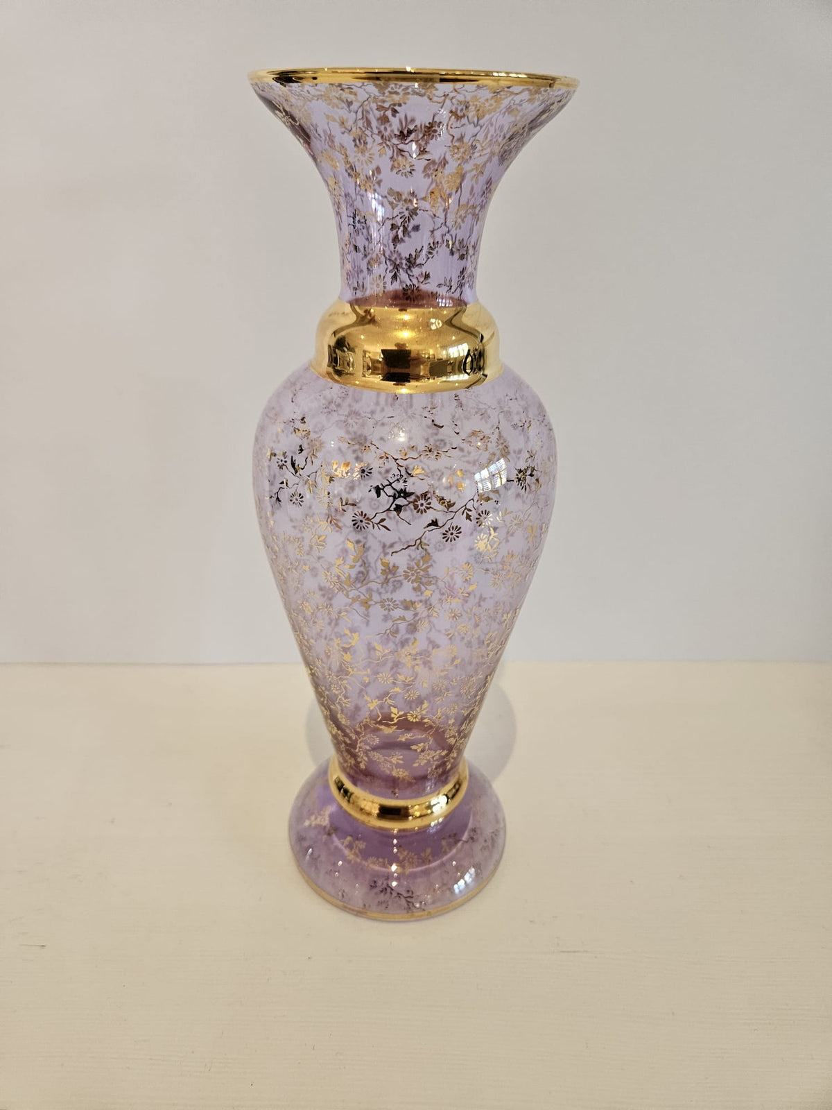 Exquisite Vecchia Murano Italy Glass Vase decorated with gilt foliage