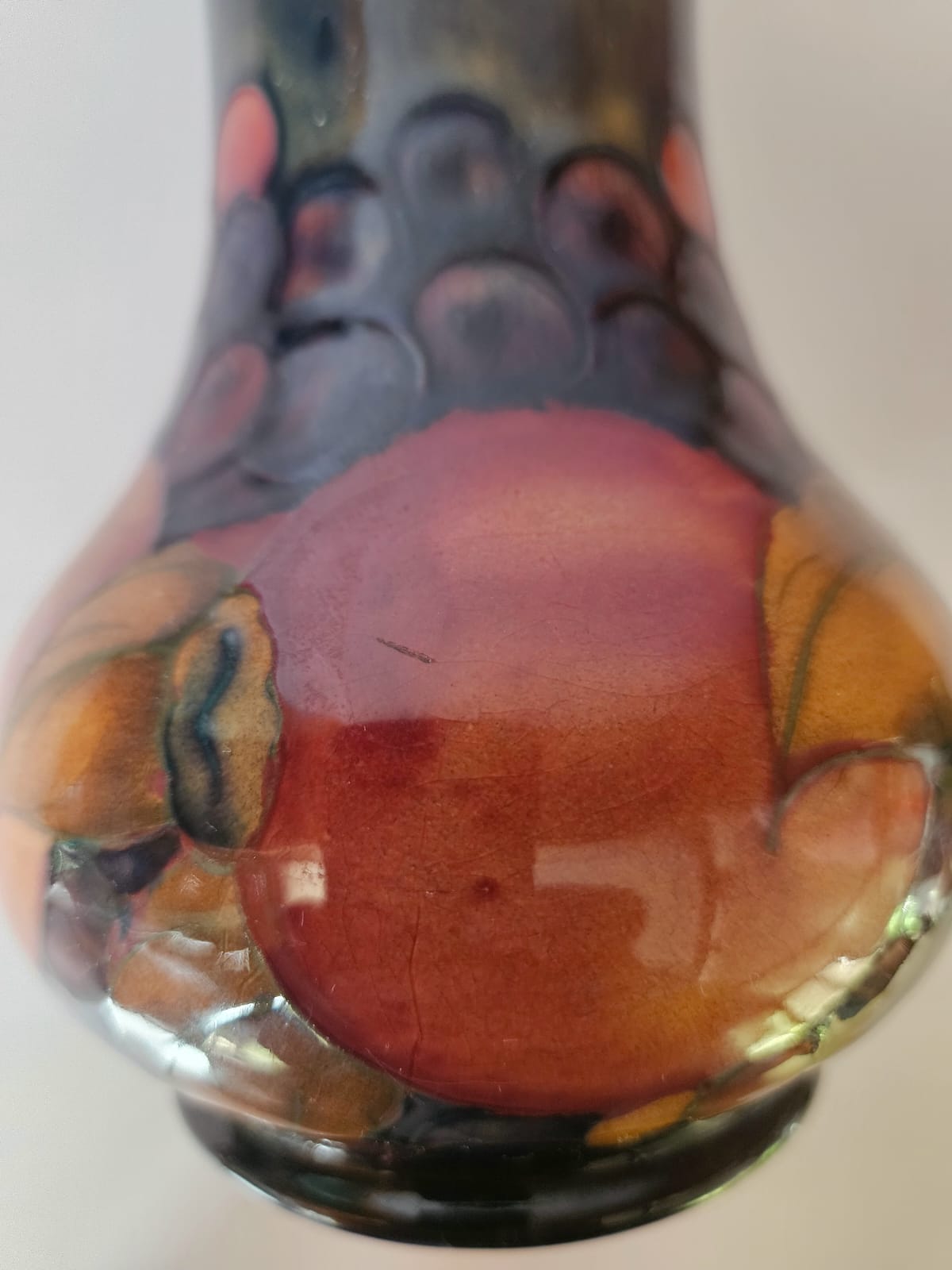 Vase à grenades à graines de style William Moorcroft (18 cm)