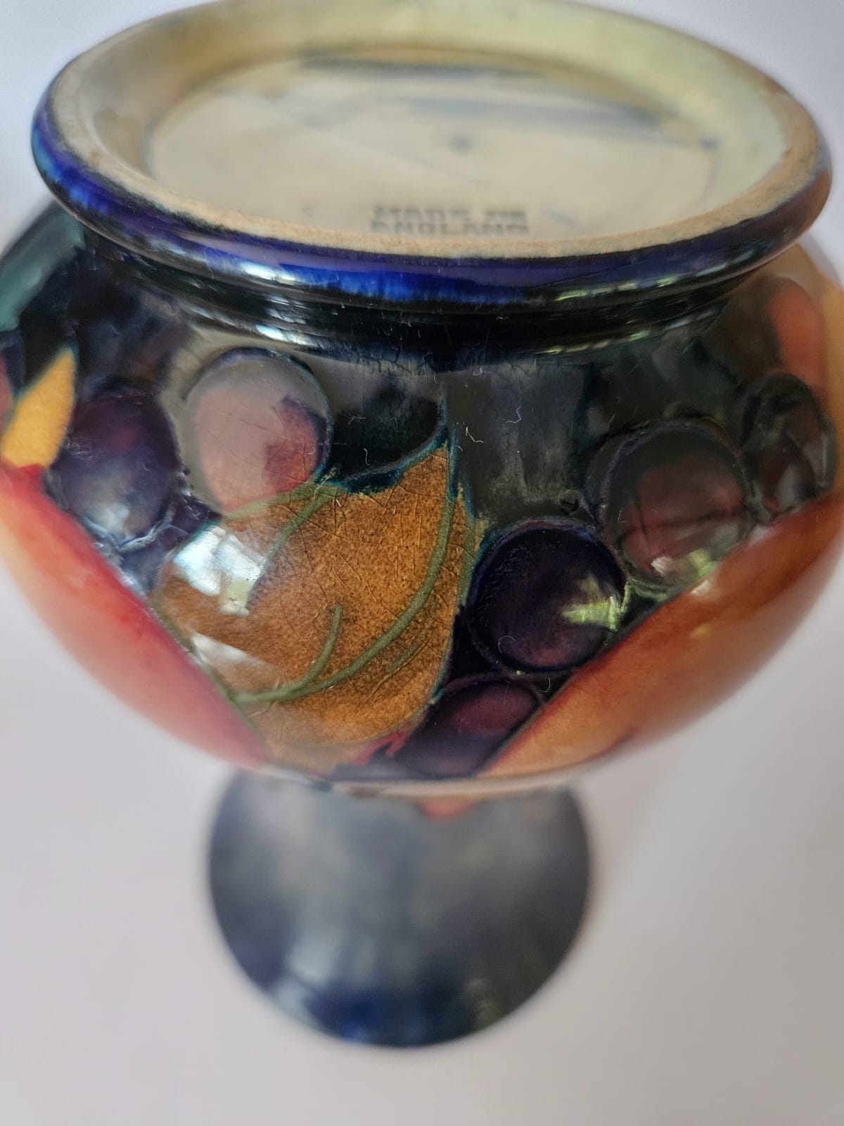 Vase à grenades à graines de style William Moorcroft (18 cm)