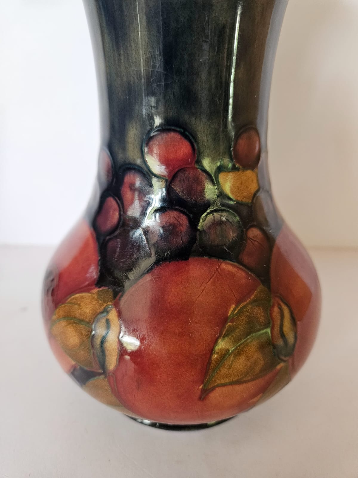 Vase à grenades à graines de style William Moorcroft (18 cm)