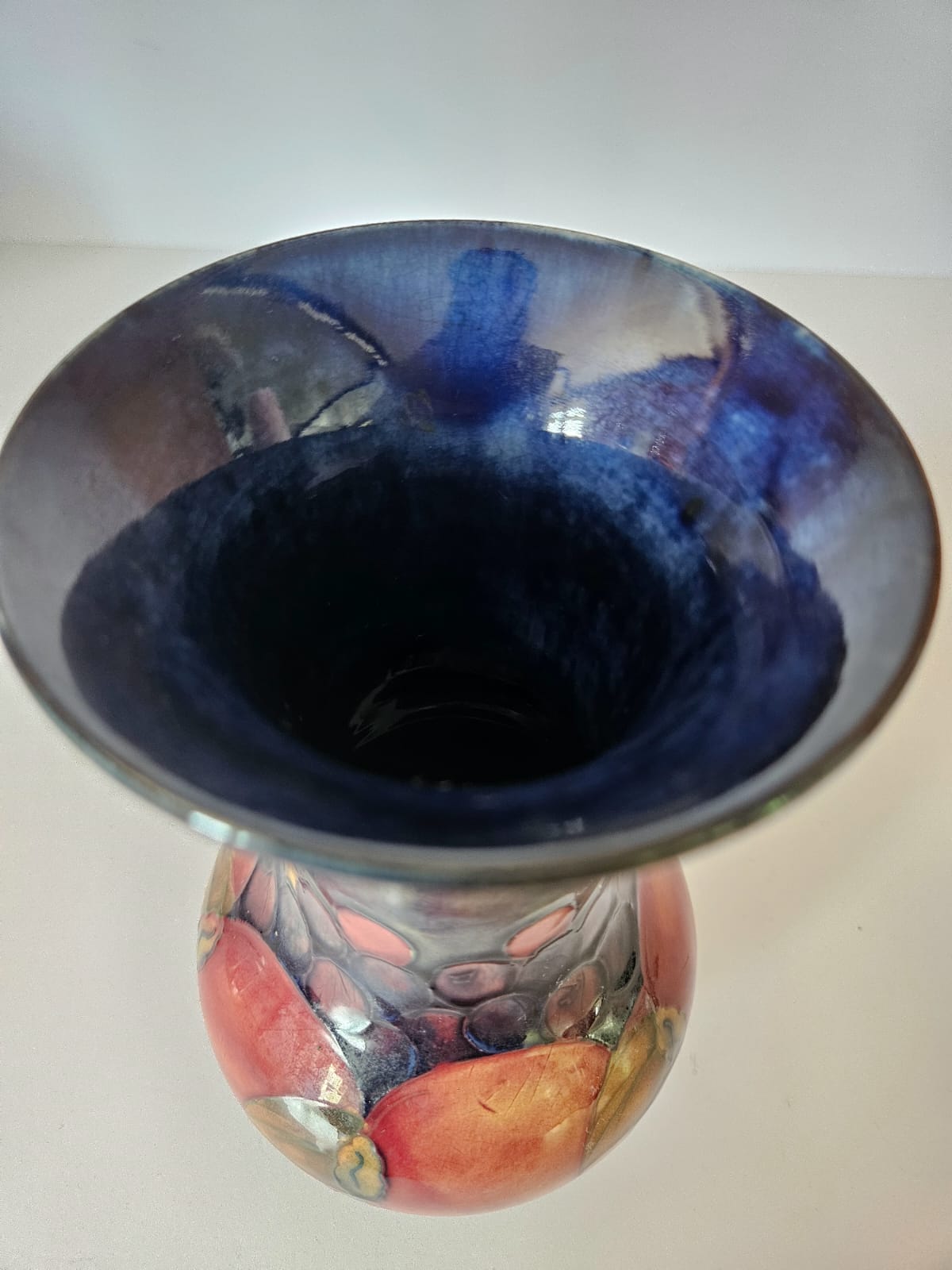 Vase à grenades à graines de style William Moorcroft (18 cm)