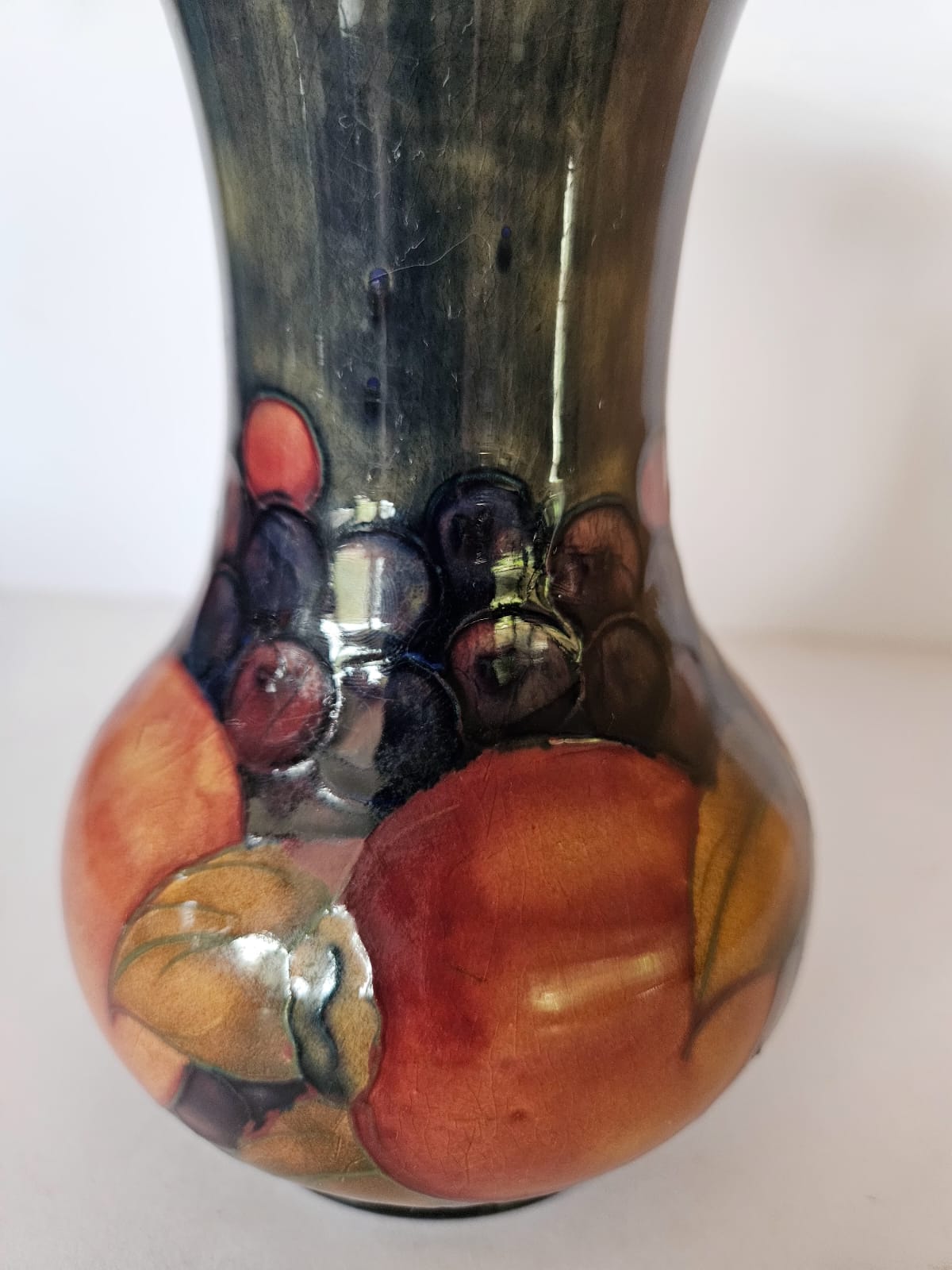 Vase à grenades à graines de style William Moorcroft (18 cm)