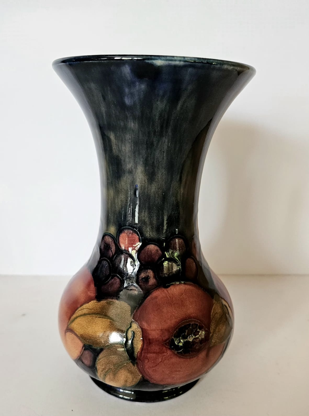 Vase à grenades à graines de style William Moorcroft (18 cm)
