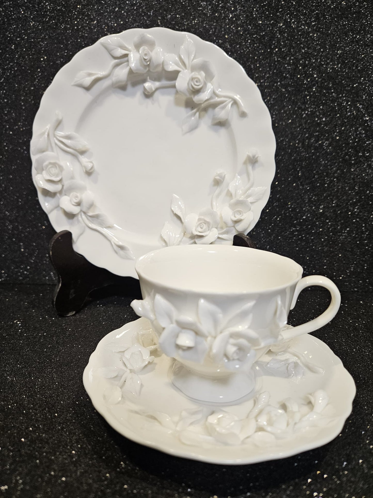 Robert Gordon White "Rambling Rose" Cup, saucer and side plate