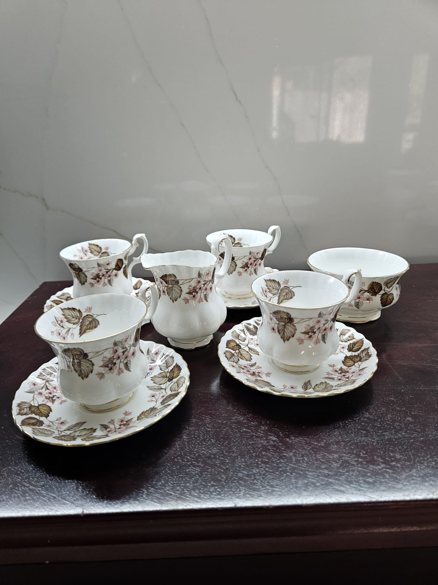 Vintage Royal Albert 10 pieces tea-set Linden Lea - Bone China England