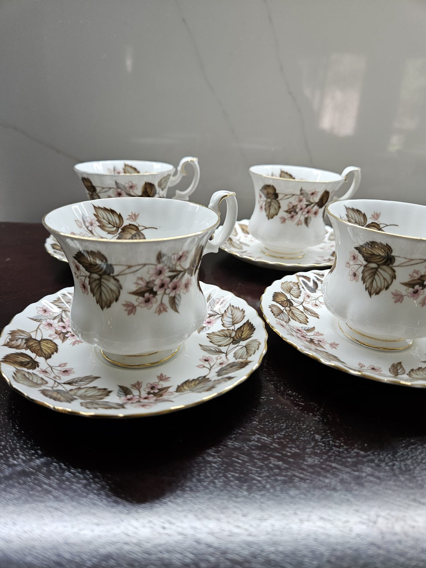 Vintage Royal Albert 10 pieces tea-set Linden Lea - Bone China England