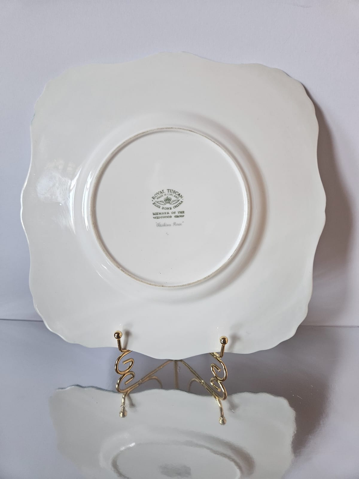 Royal Tuscan 'Fashion Rose' 18 piecesTea set. C1960's