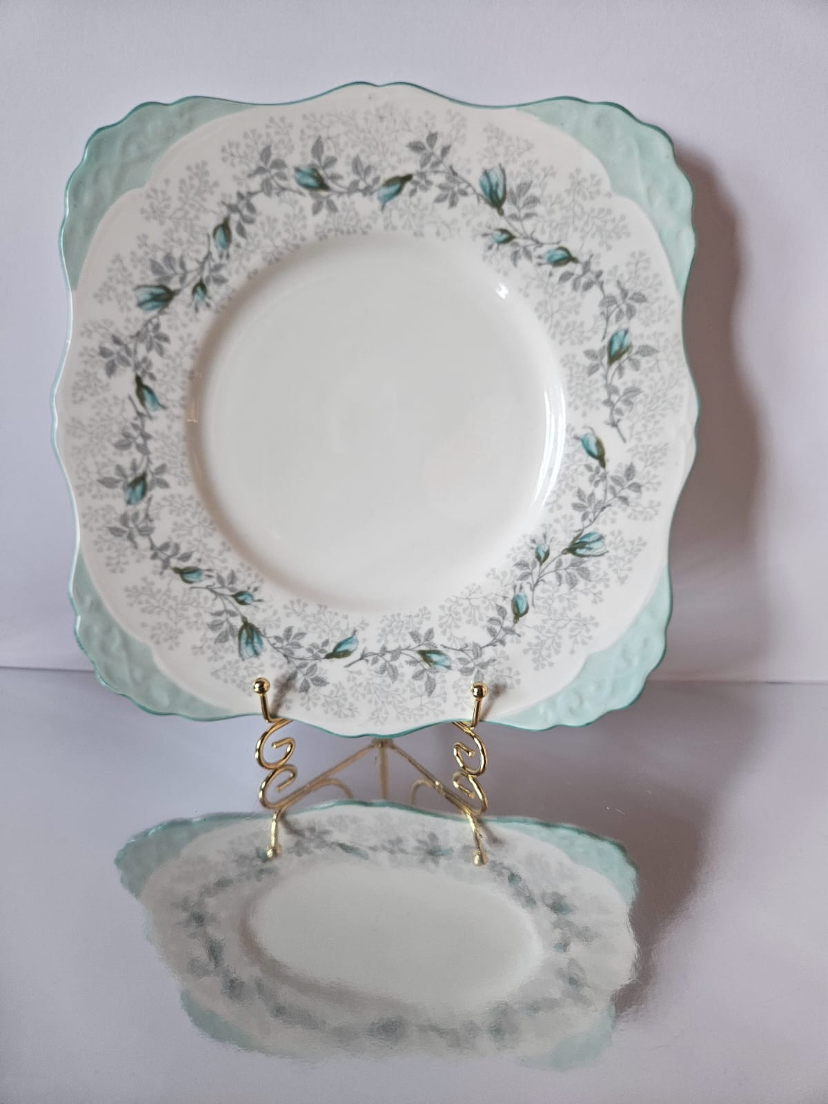 Royal Tuscan 'Fashion Rose' 18 piecesTea set. C1960's