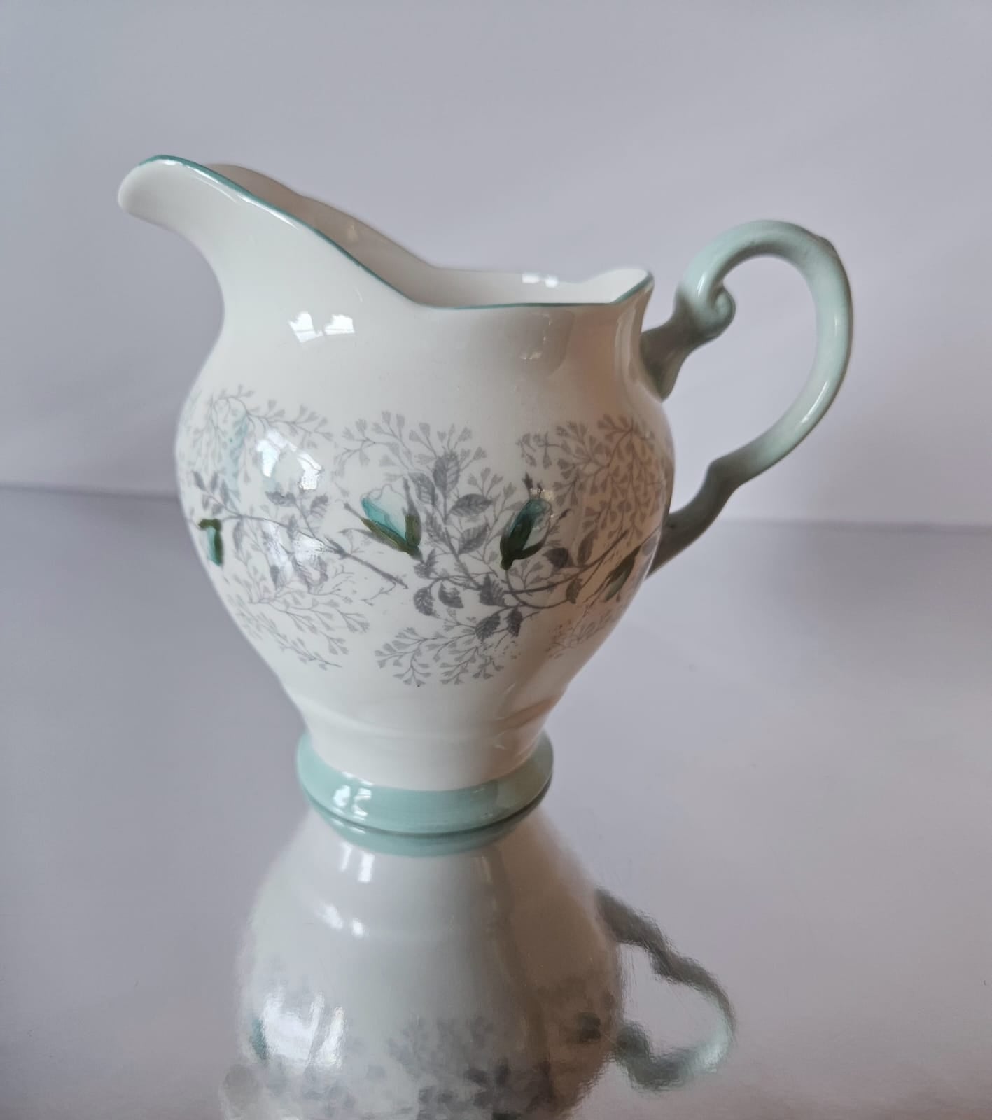 Royal Tuscan 'Fashion Rose' 18 piecesTea set. C1960's