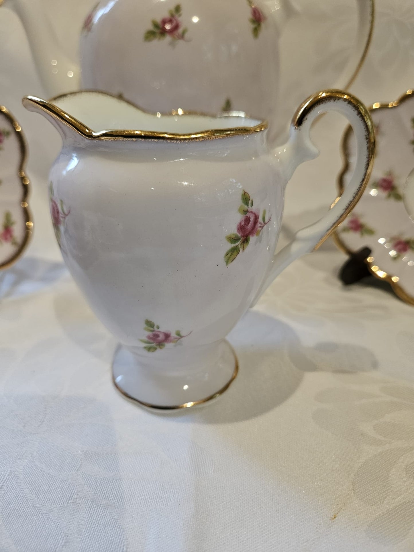 Salisbury Pink Roses Scalloped fine Bone China 16 pc Tea Set c.1940