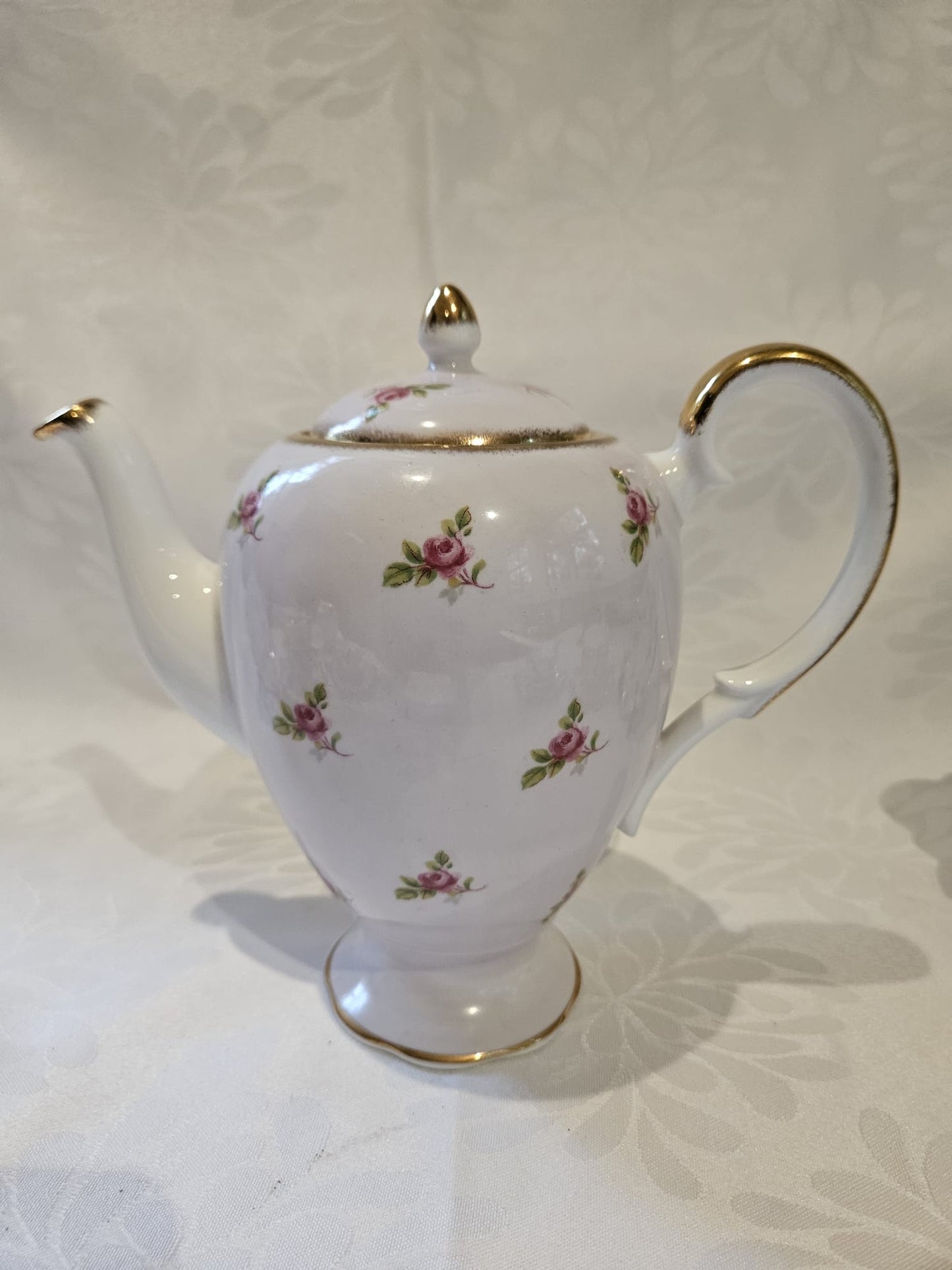 Salisbury Pink Roses Scalloped fine Bone China 16 pc Tea Set c.1940