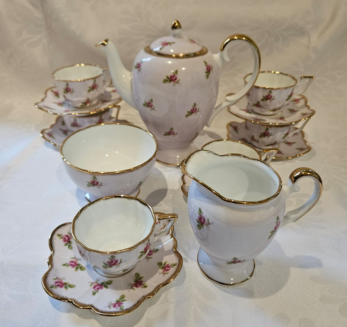 Salisbury Pink Roses Scalloped fine Bone China 16 pc Tea Set c.1940