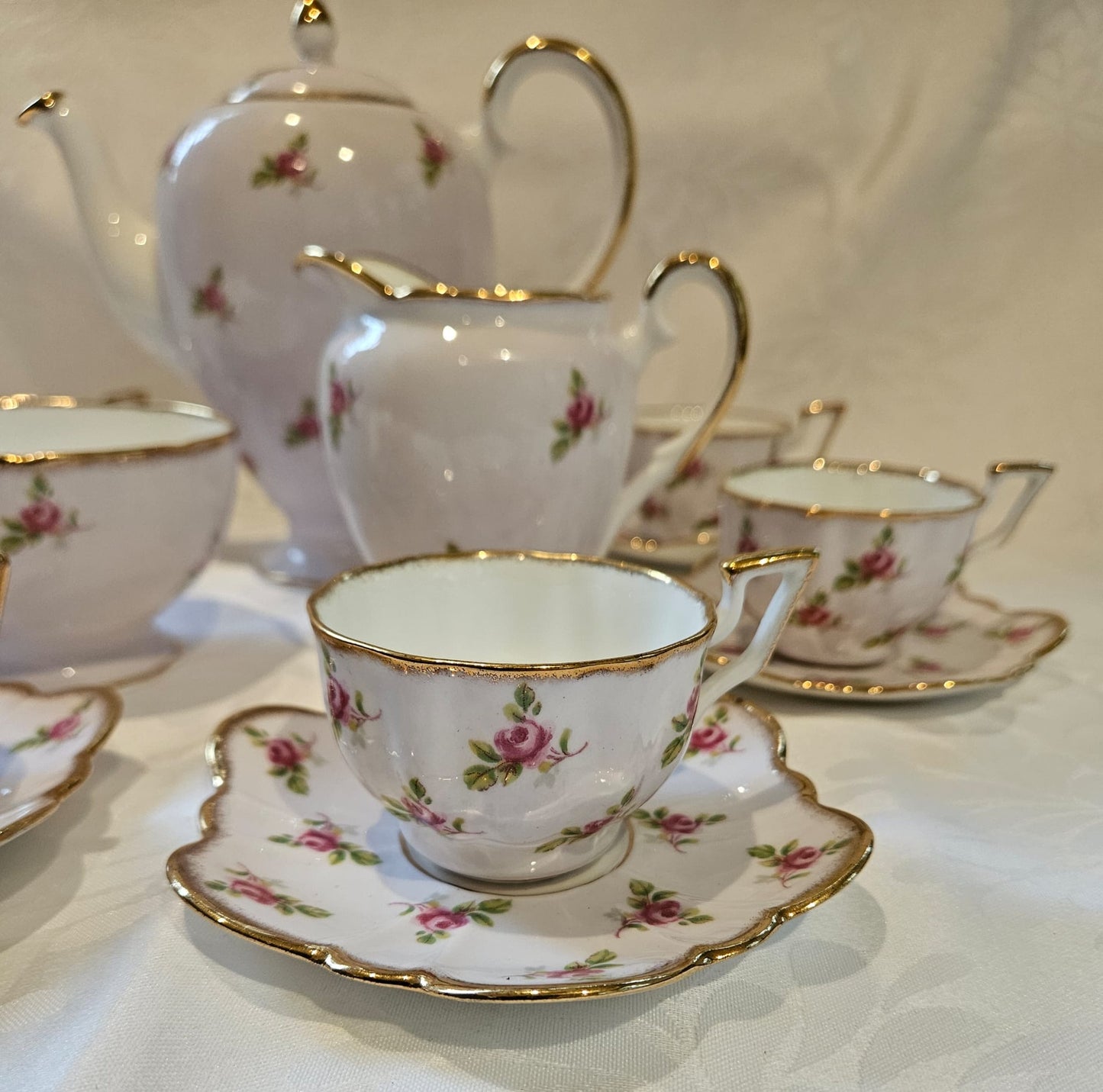 Salisbury Pink Roses Scalloped fine Bone China 16 pc Tea Set c.1940