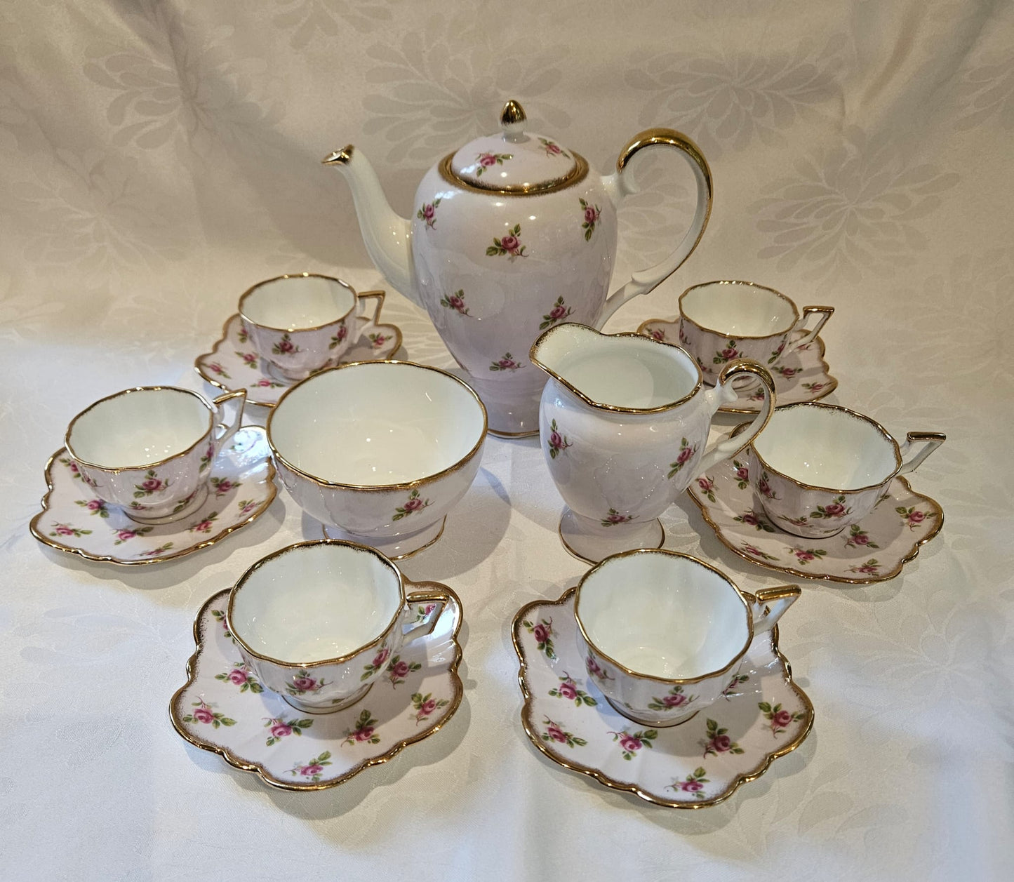 Salisbury Pink Roses Scalloped fine Bone China 16 pc Tea Set c.1940