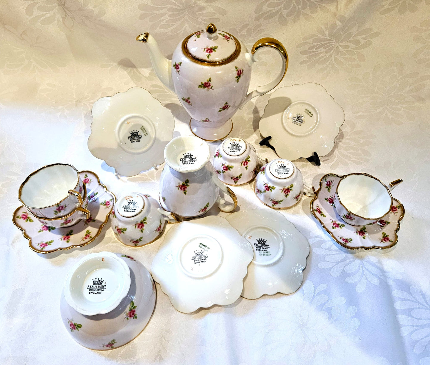 Salisbury Pink Roses Scalloped fine Bone China 16 pc Tea Set c.1940