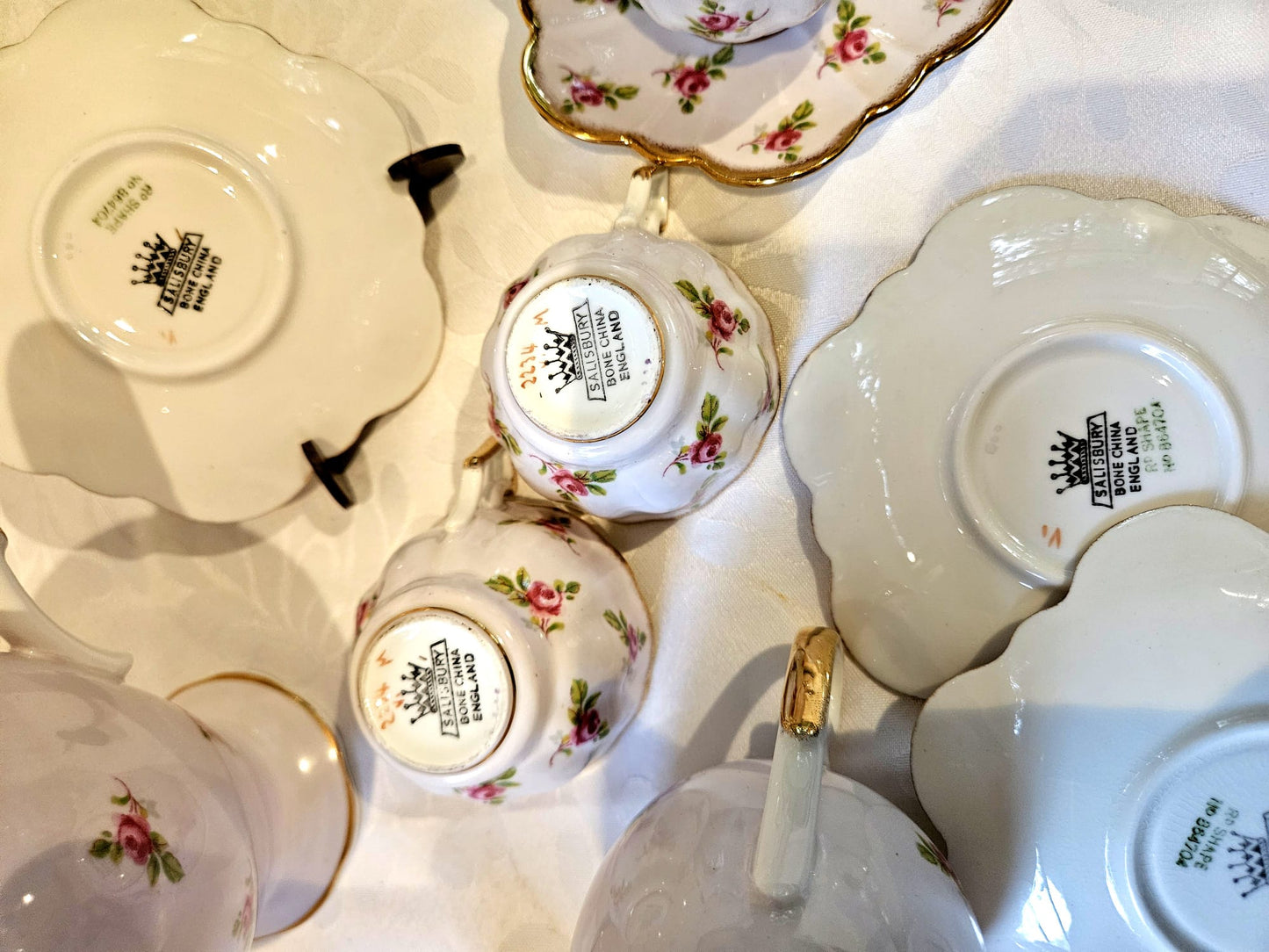 Salisbury Pink Roses Scalloped fine Bone China 16 pc Tea Set c.1940