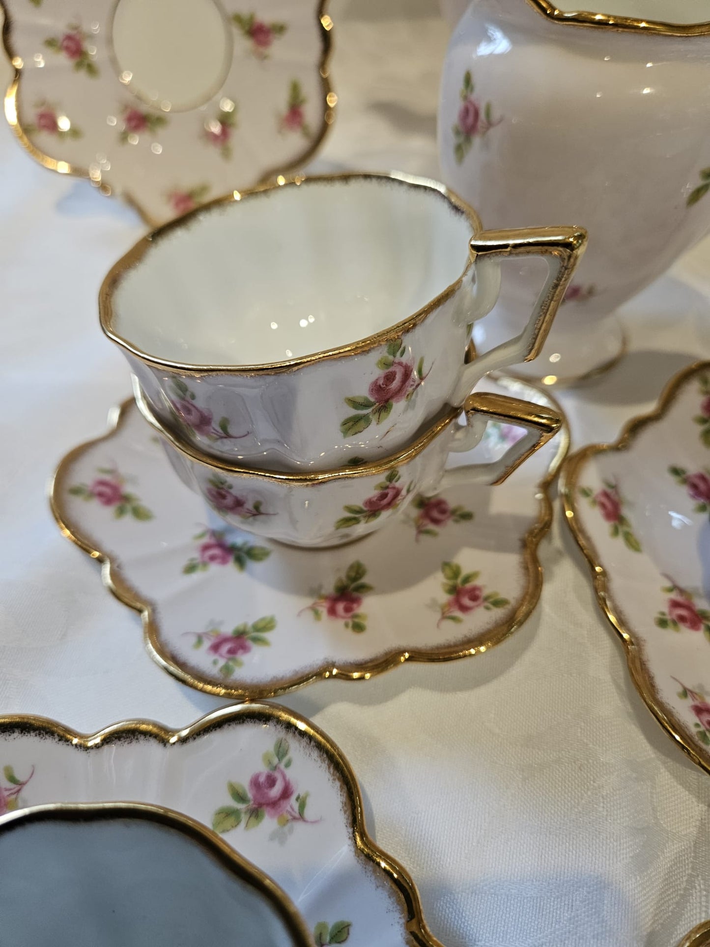 Salisbury Pink Roses Scalloped fine Bone China 16 pc Tea Set c.1940