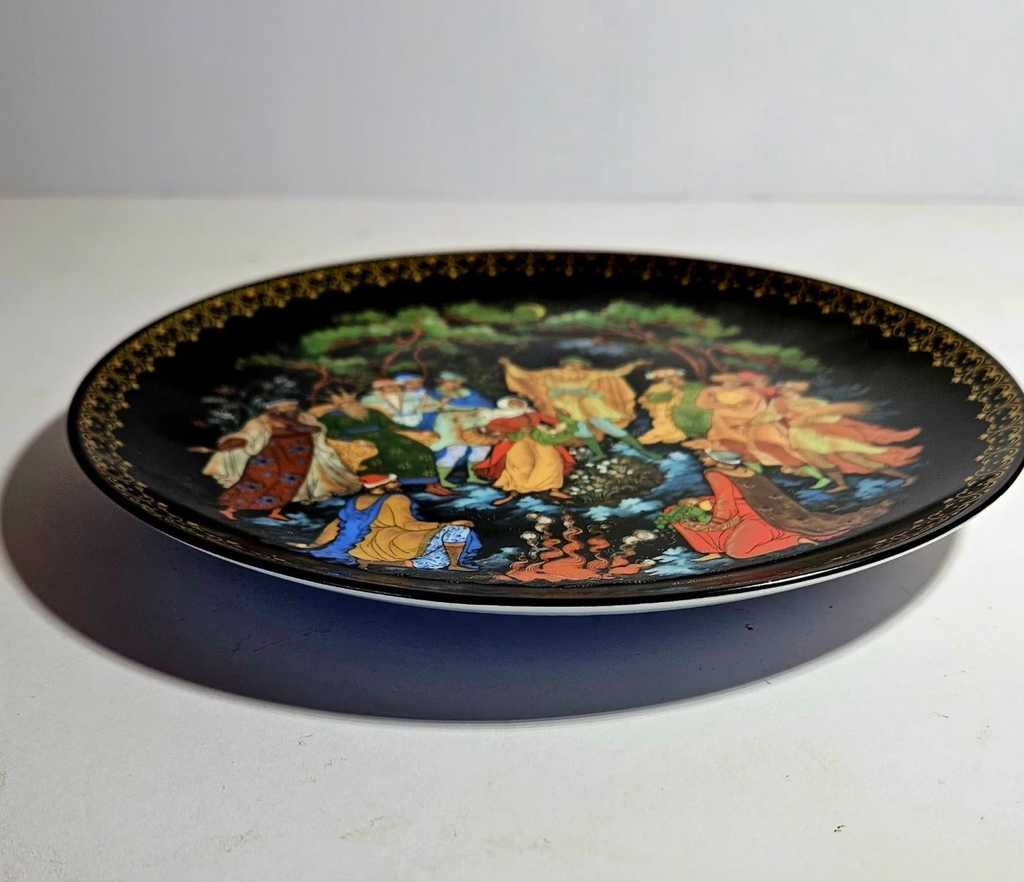 Russian "The 12th Month" Porcelain 1990 Collector Plate Bradex No. 60-V25-1.10