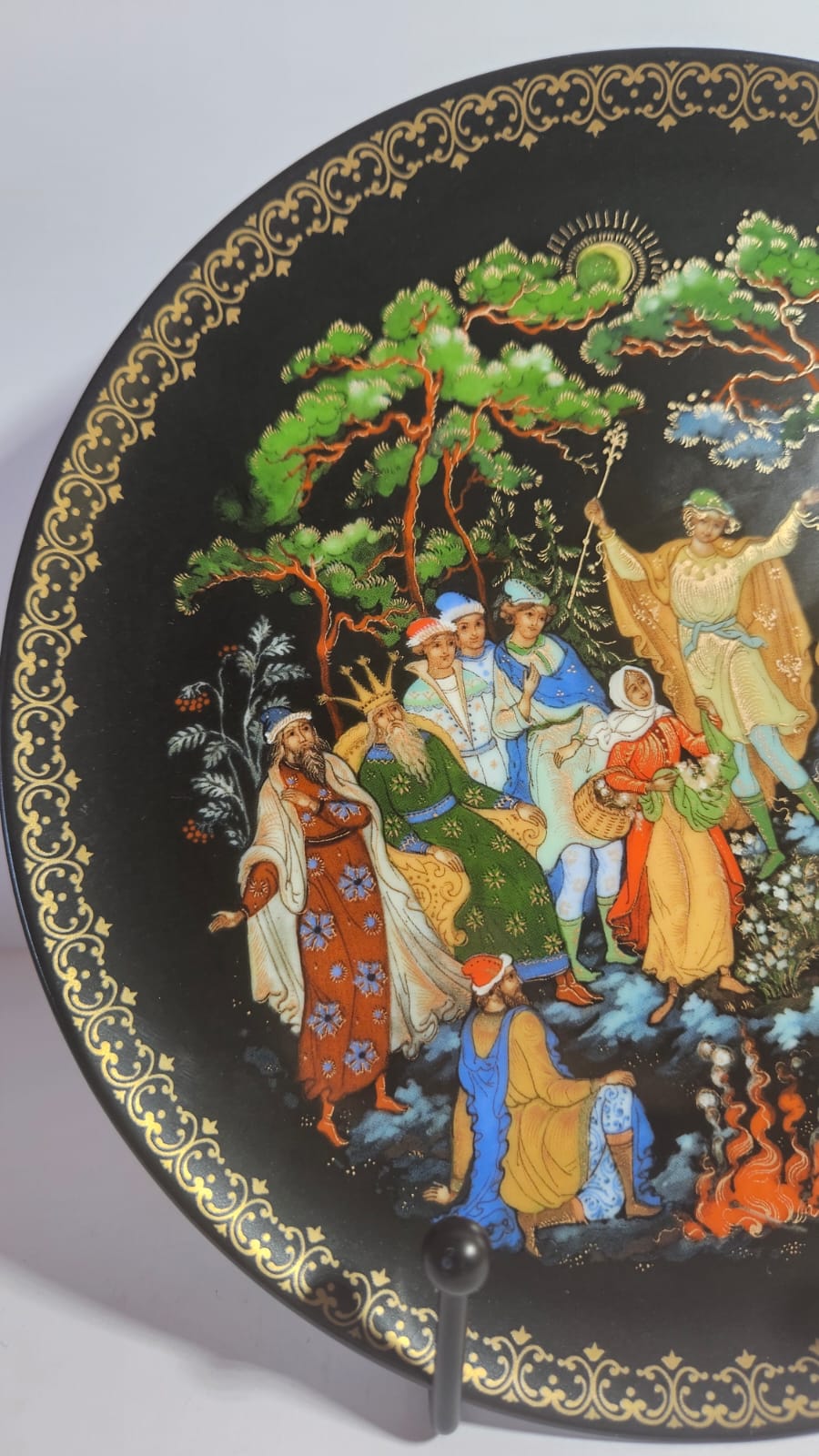Russian "The 12th Month" Porcelain 1990 Collector Plate Bradex No. 60-V25-1.10