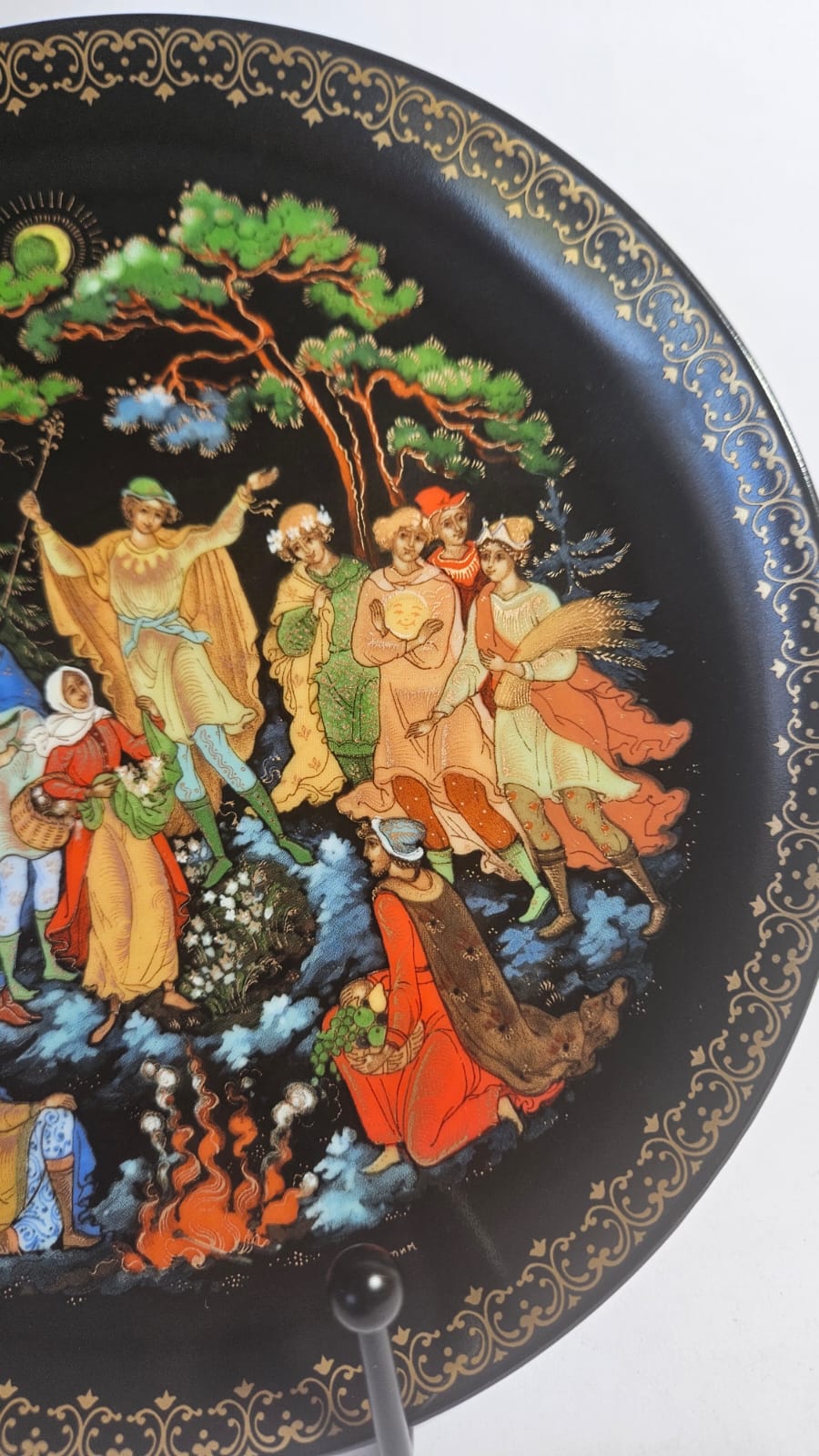 Russian "The 12th Month" Porcelain 1990 Collector Plate Bradex No. 60-V25-1.10