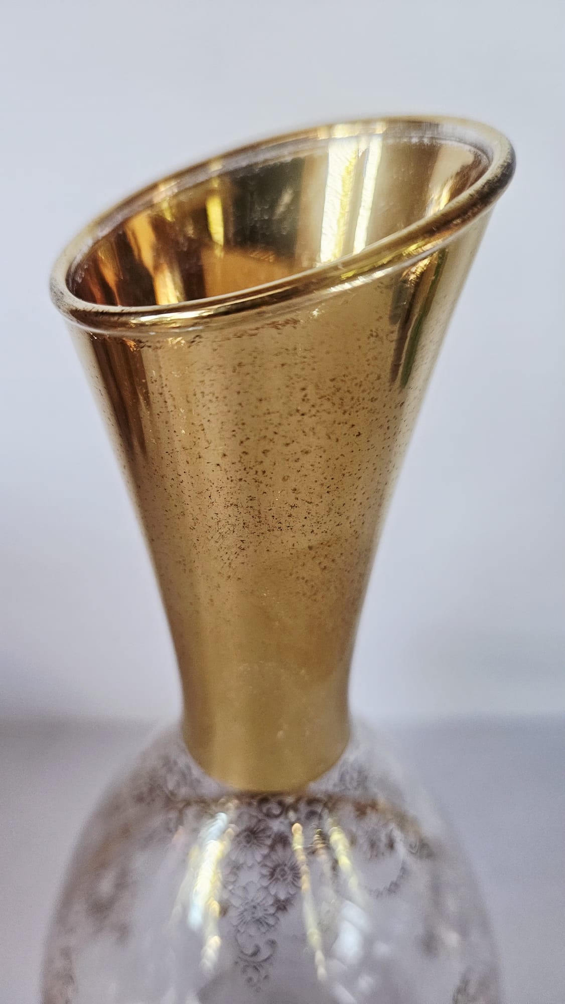 Vintage Vecchia MURANO Decanter & 8 matching glasses 22 Karat Gold leaf