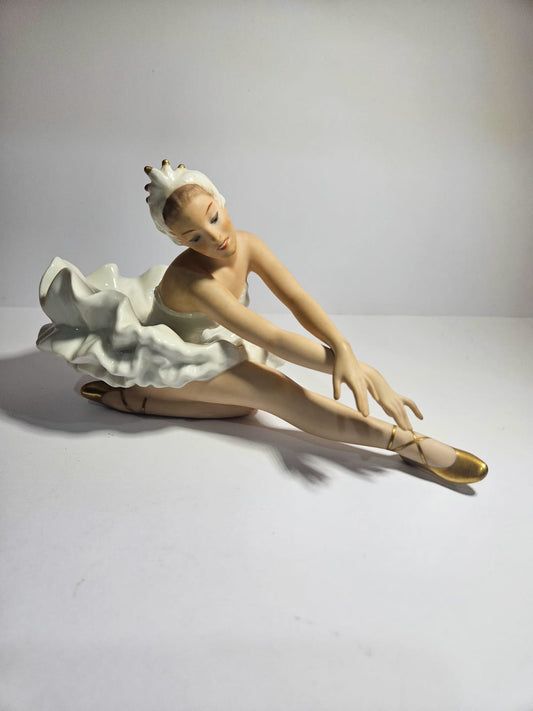 Vintage Wallendorf 1764 Porcelain Swan Ballerina Figurine #1690 Germany