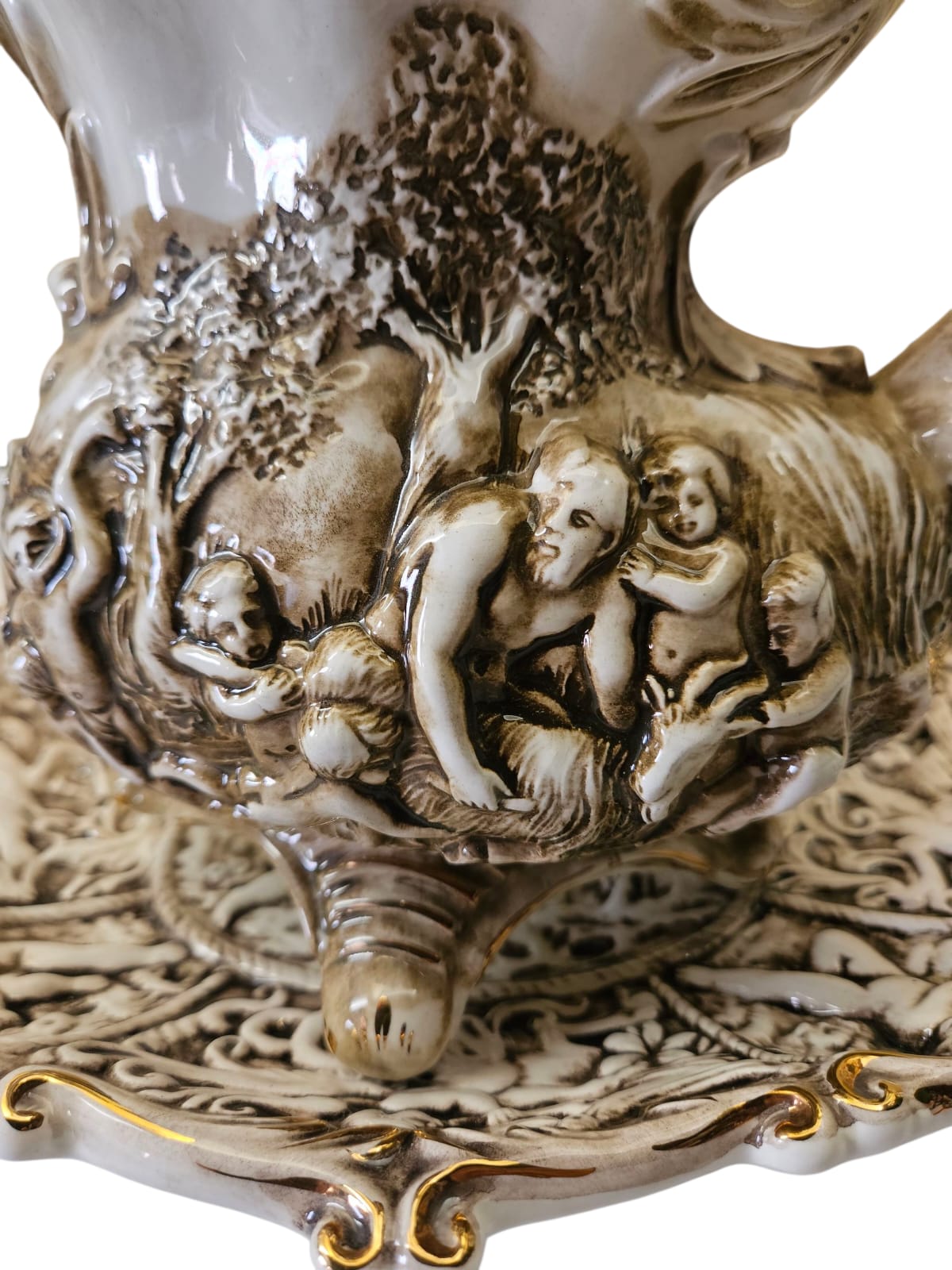 Vintage Capodimonte Water pitcher and Bassin set "Cherubs" with Gold Gilt